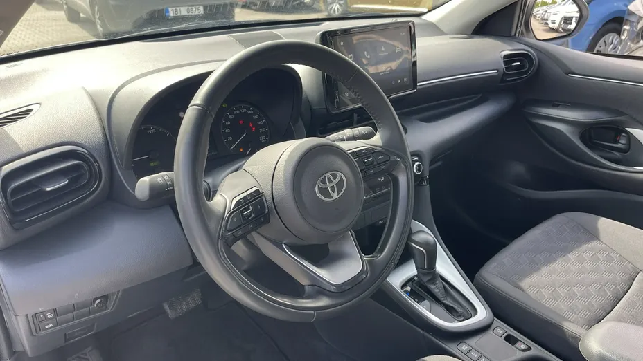 TOYOTA Yaris -