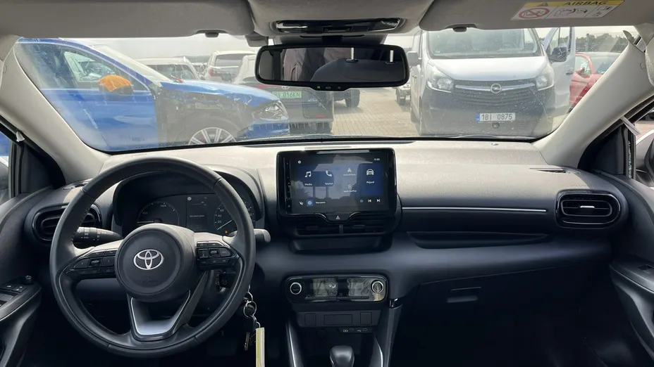 TOYOTA Yaris -