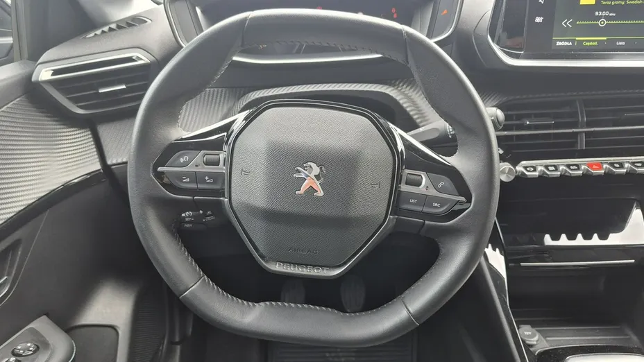 PEUGEOT 208 -