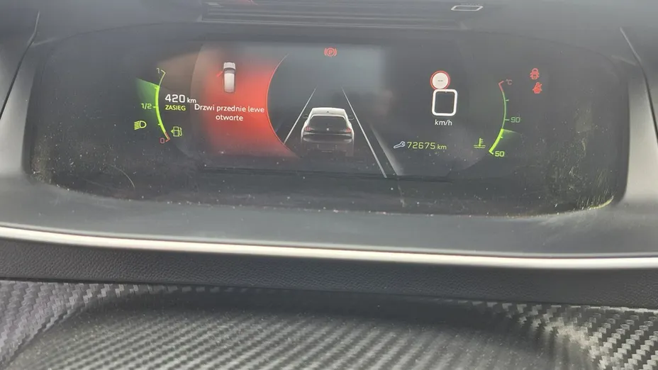 PEUGEOT 208 -