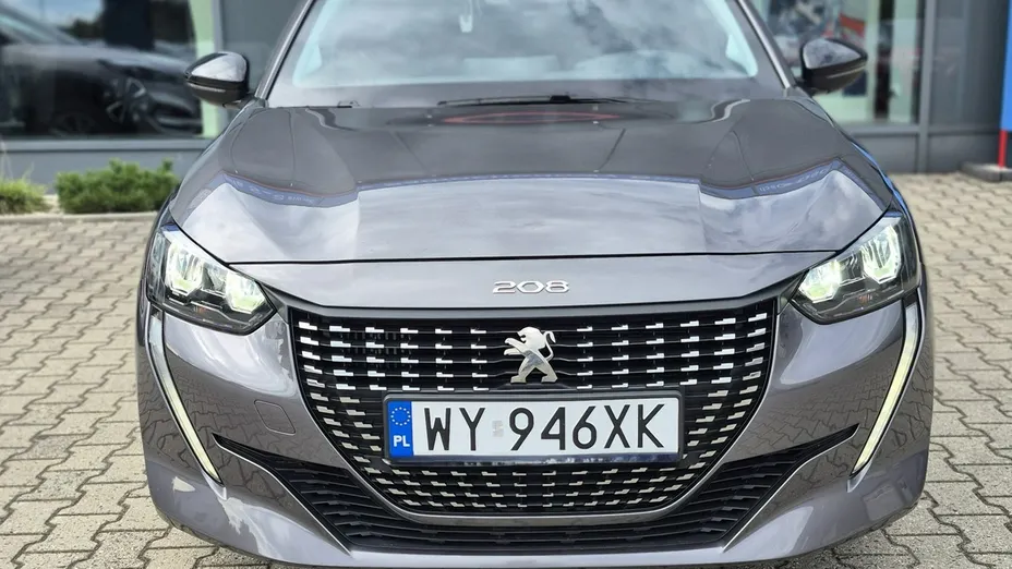PEUGEOT 208 -