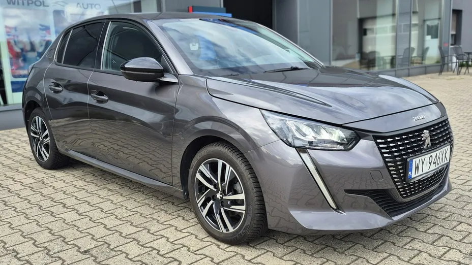 PEUGEOT 208 -