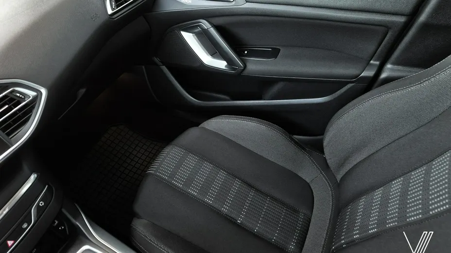 PEUGEOT 308 -
