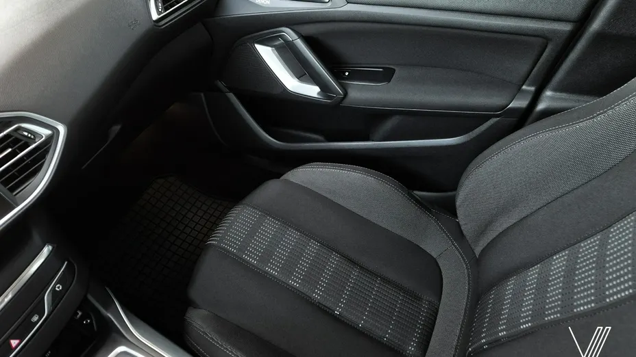 PEUGEOT 308 -
