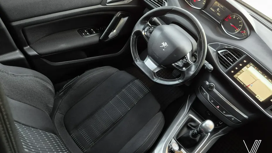 PEUGEOT 308 -
