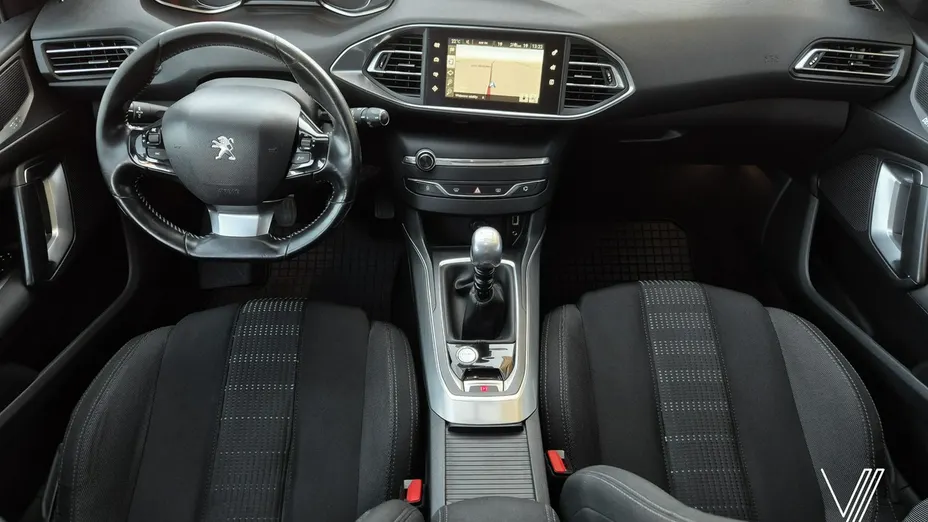 PEUGEOT 308 -