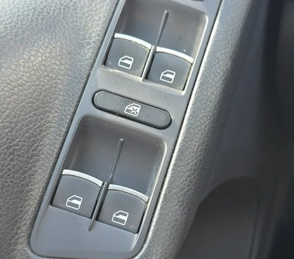 VOLKSWAGEN Tiguan -