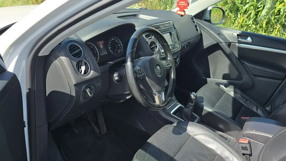 VOLKSWAGEN Tiguan -