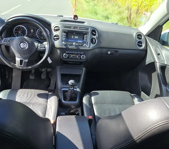 VOLKSWAGEN Tiguan -