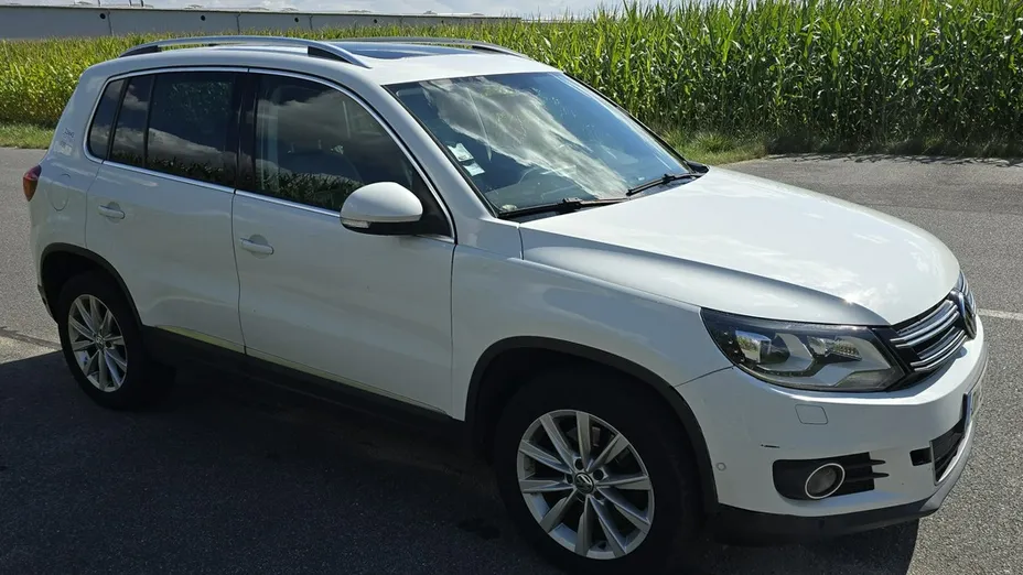 VOLKSWAGEN Tiguan -