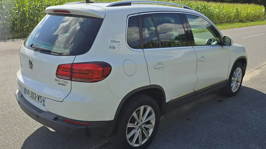 VOLKSWAGEN Tiguan -