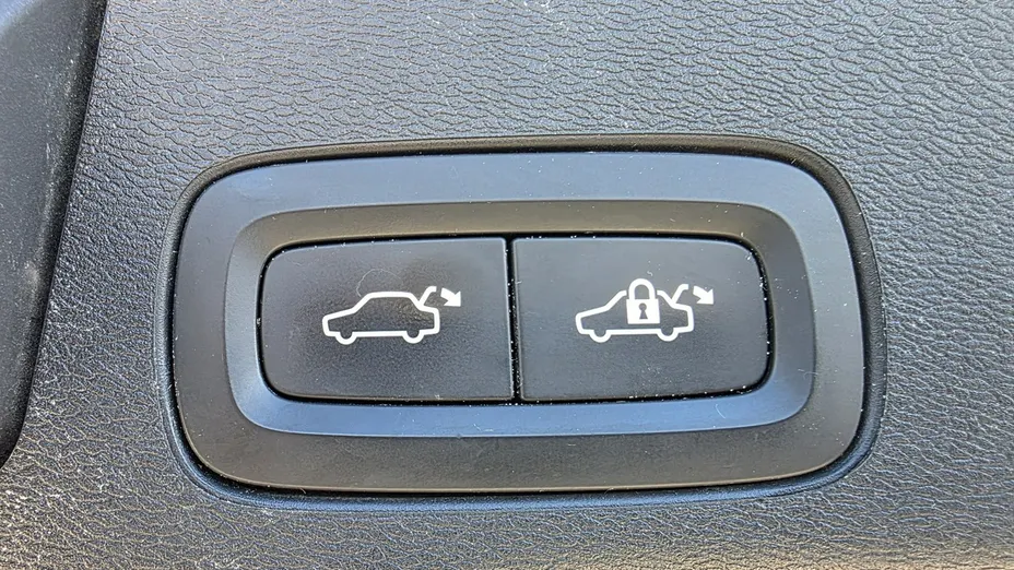VOLVO XC60 -