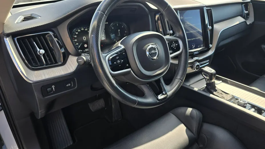 VOLVO XC60 -