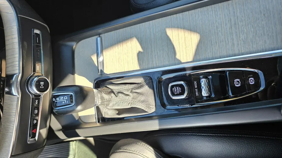 VOLVO XC60 -