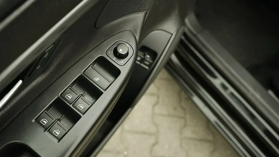 VOLKSWAGEN Eos -