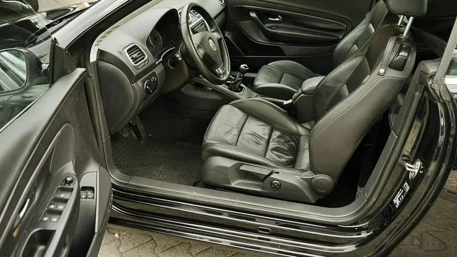 VOLKSWAGEN Eos -