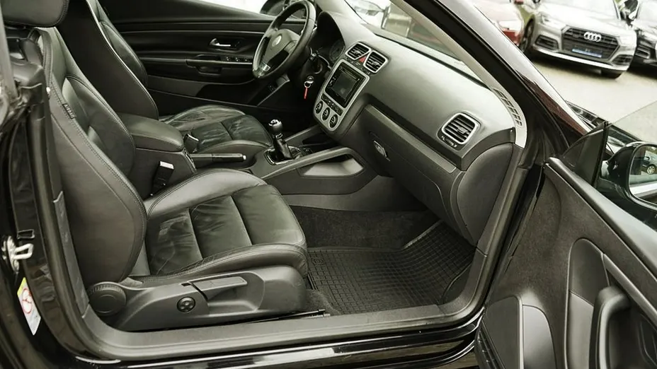 VOLKSWAGEN Eos -