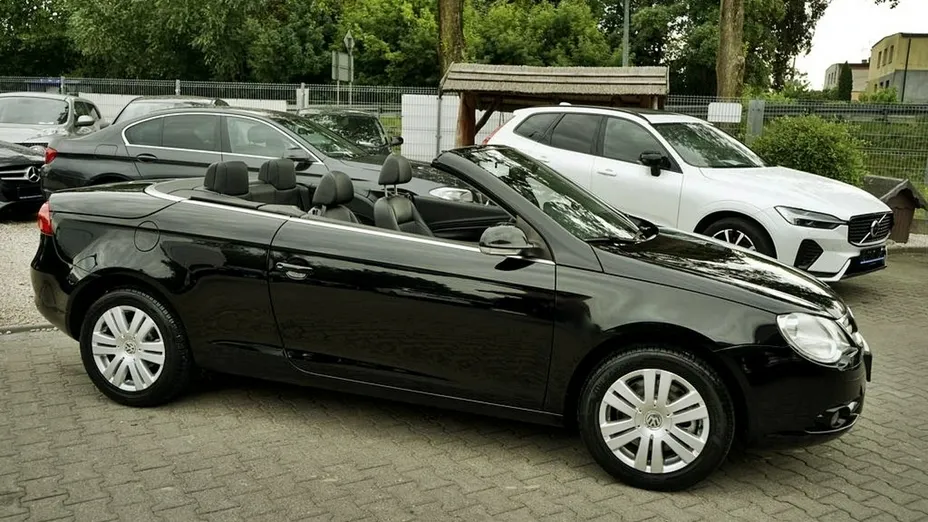 VOLKSWAGEN Eos -