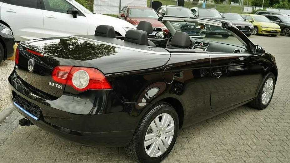 VOLKSWAGEN Eos -