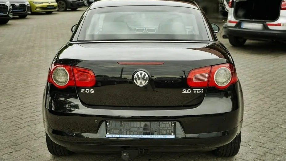 VOLKSWAGEN Eos -