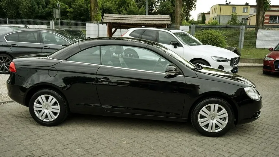 VOLKSWAGEN Eos -