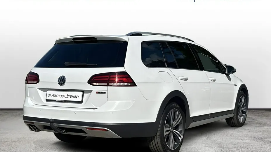 VOLKSWAGEN Golf -