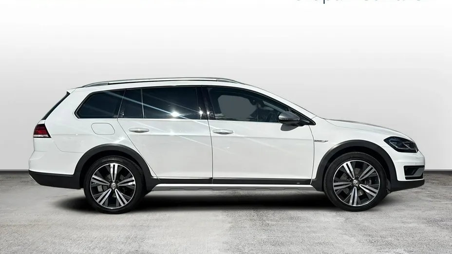 VOLKSWAGEN Golf -