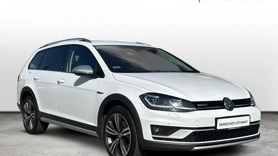 VOLKSWAGEN Golf -