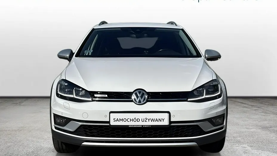 VOLKSWAGEN Golf -