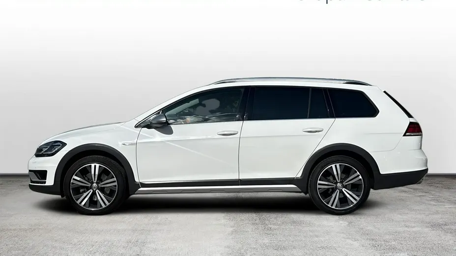 VOLKSWAGEN Golf -
