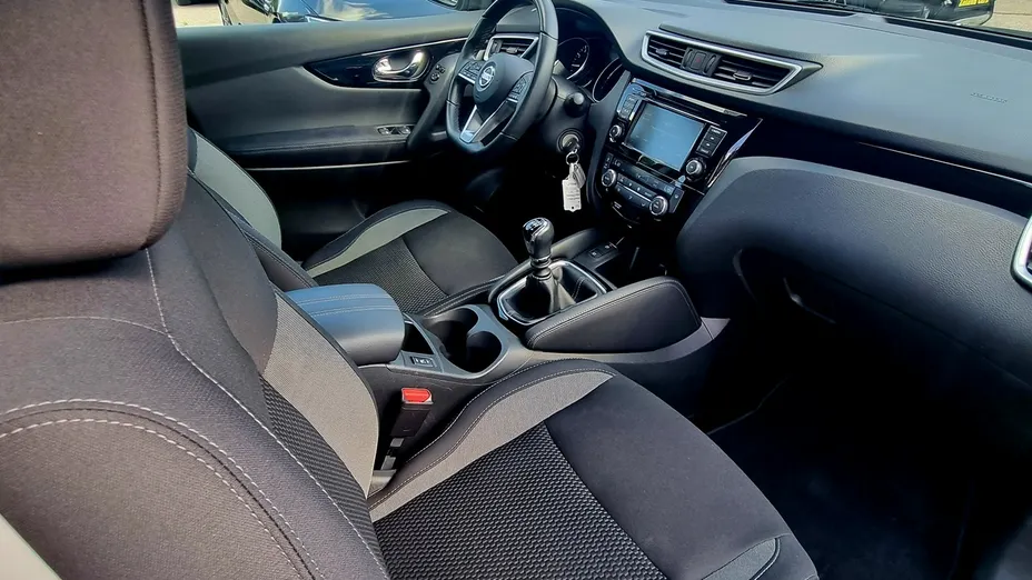 NISSAN Qashqai -