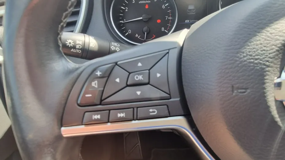 NISSAN Qashqai -