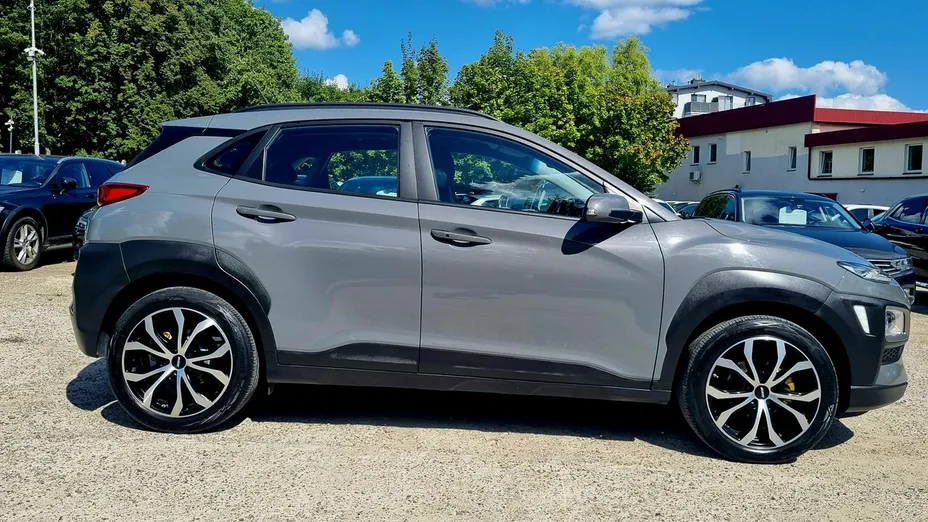 HYUNDAI Kona -