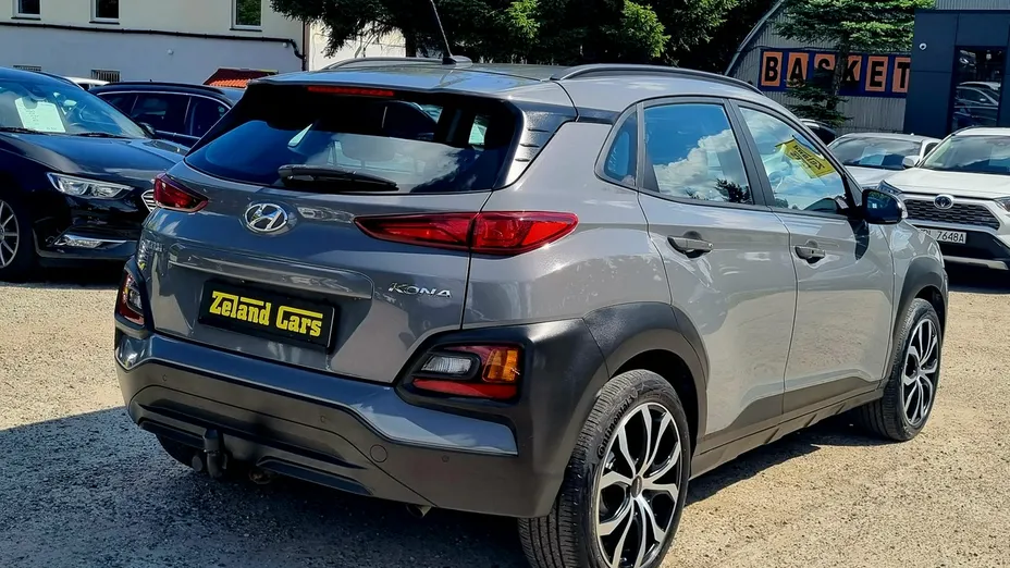 HYUNDAI Kona -
