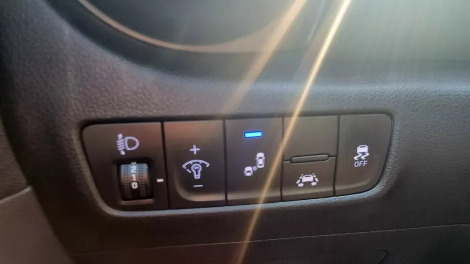 HYUNDAI Kona -