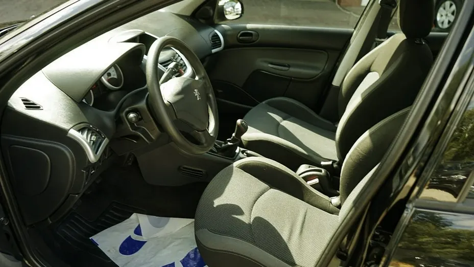PEUGEOT 206+ -
