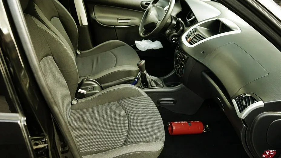 PEUGEOT 206+ -