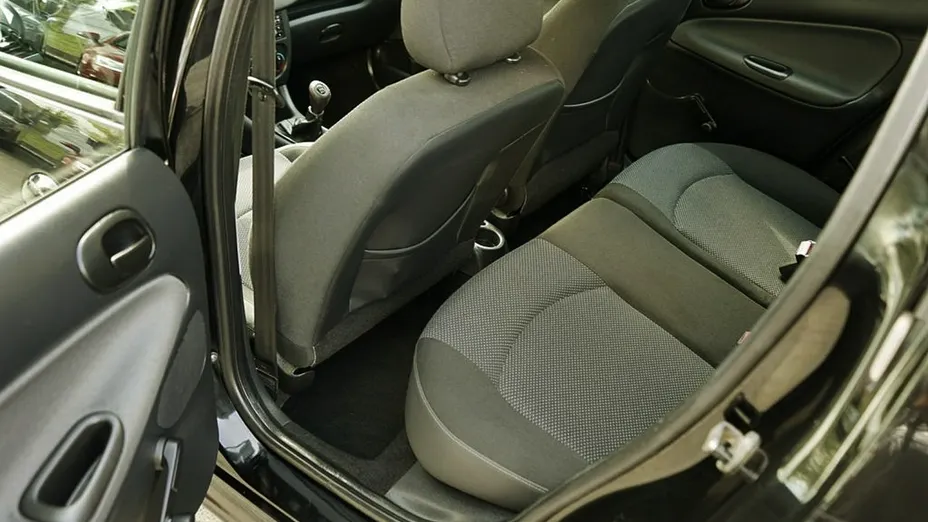 PEUGEOT 206+ -