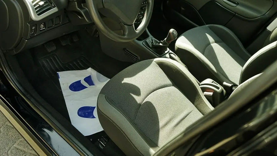 PEUGEOT 206+ -