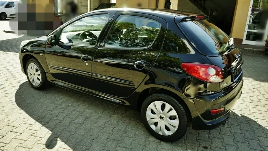 PEUGEOT 206+ -