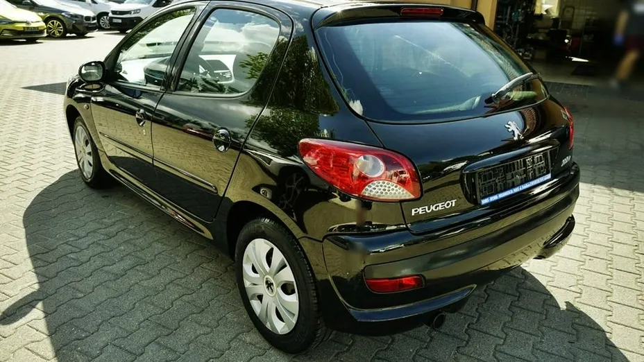 PEUGEOT 206+ -