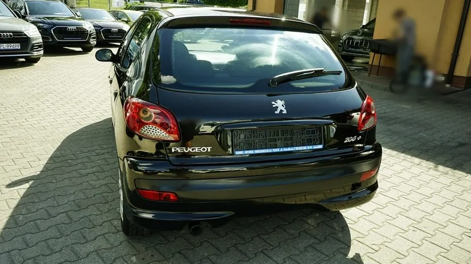 PEUGEOT 206+ -