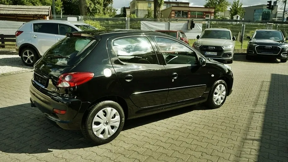 PEUGEOT 206+ -