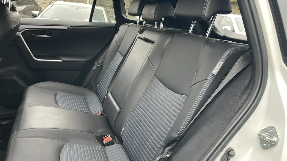 TOYOTA RAV4 -