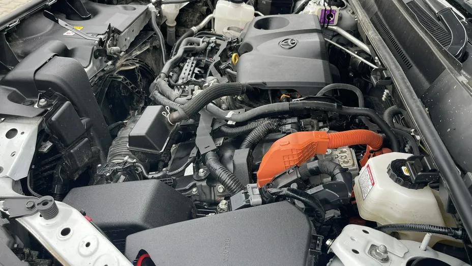 TOYOTA RAV4 -