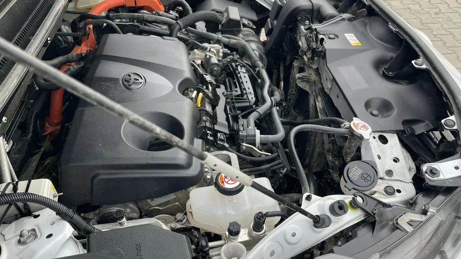 TOYOTA RAV4 -