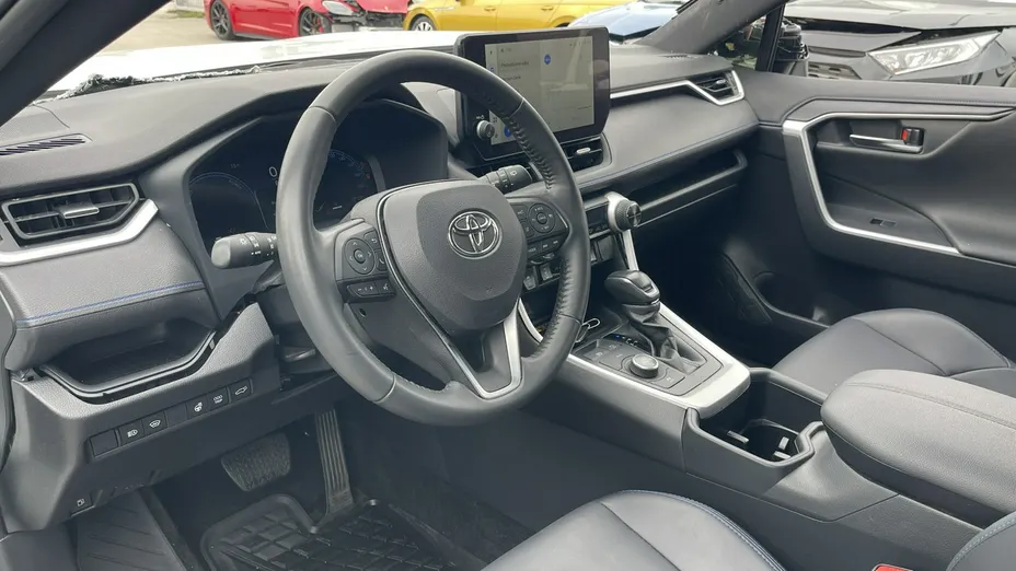 TOYOTA RAV4 -