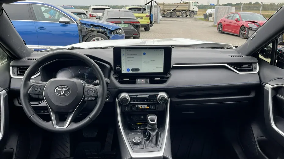 TOYOTA RAV4 -