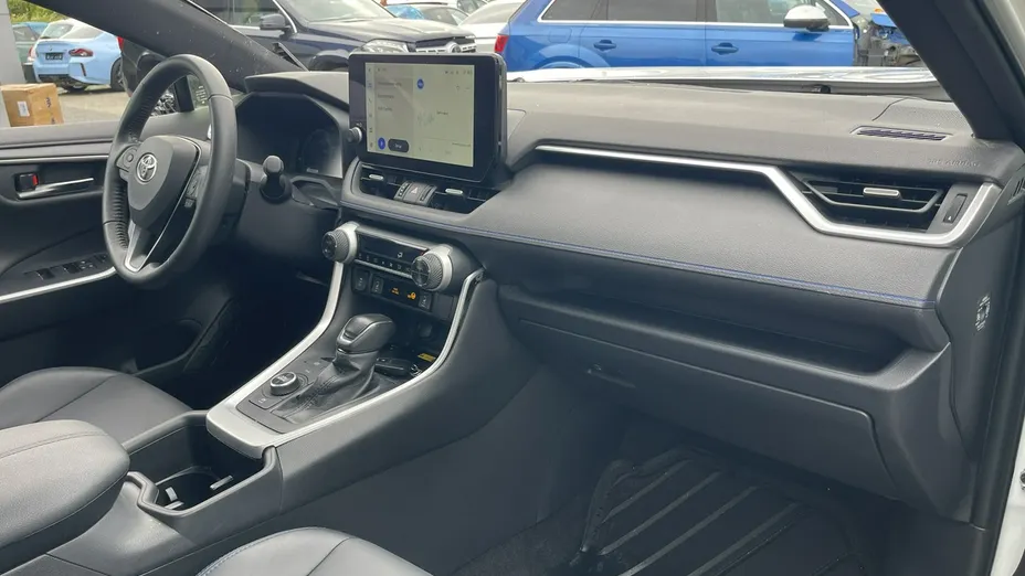 TOYOTA RAV4 -