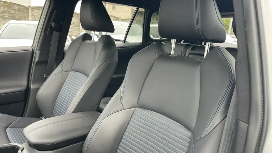 TOYOTA RAV4 -